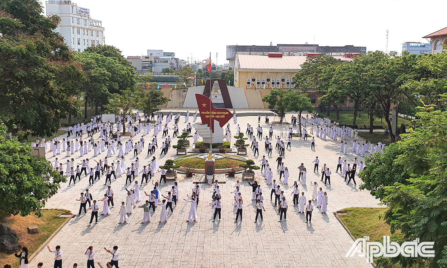 Trường THPT Nguyễn Đình Chiểu hôm nay.