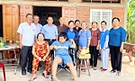 Huyện Chợ Gạo: Trao tặng xe lăn cho người khuyết tật khó khăn
