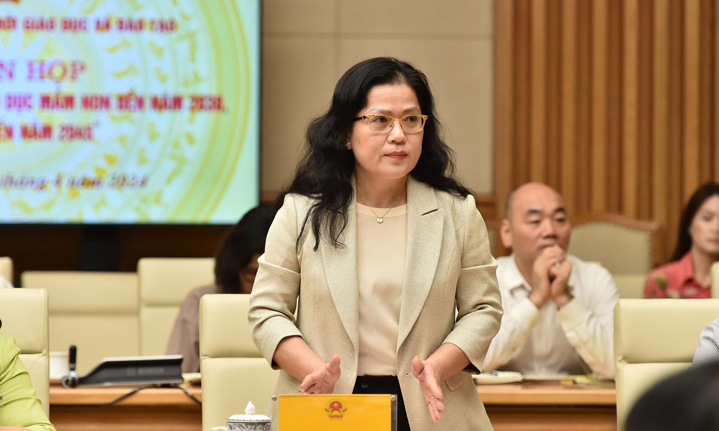 Thứ trưởng Bộ GD&ĐT Nguyễn Thị Kim Chi báo cáo về đổi mới, phát triển giáo dục mầm non đến năm 2030 tầm nhìn đến năm 2045. Ảnh Trần Hiệp.