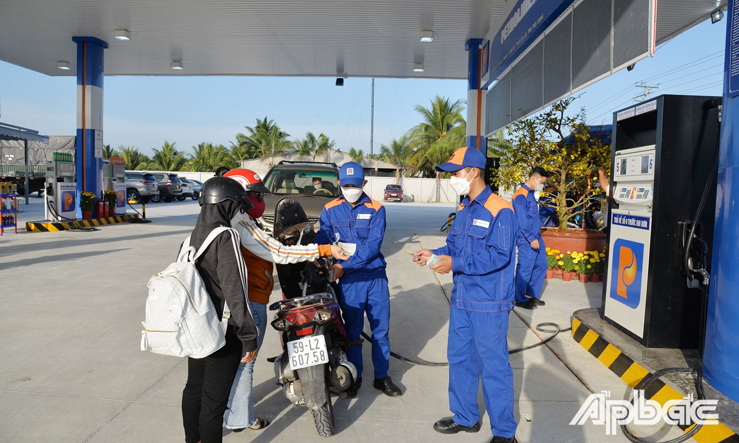 Đến cuối tháng 3-2024, 100% cửa hàng kinh doanh, bán lẻ xăng dầu trên địa bàn Tiền Giang thực hiện quy định về phát hành HĐĐT ngay sau từng lần bán hàng.