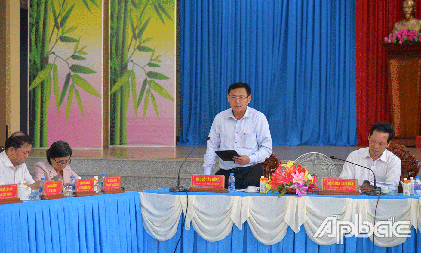 Đồng chí Đỗ Tấn Hùng phát biểu tại buổi làm việc.