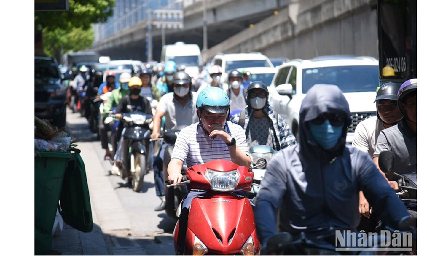 Phó Thủ tướng Trần Lưu Quang vừa ký Công điện số 36/CĐ-TTg ngày 11/4/2024 của Thủ tướng Chính phủ về bảo đảm trật tự, an toàn giao thông phục vụ nhu cầu đi lại của nhân dân dịp nghỉ lễ 30/4-1/5 và cao điểm du lịch hè 2024.