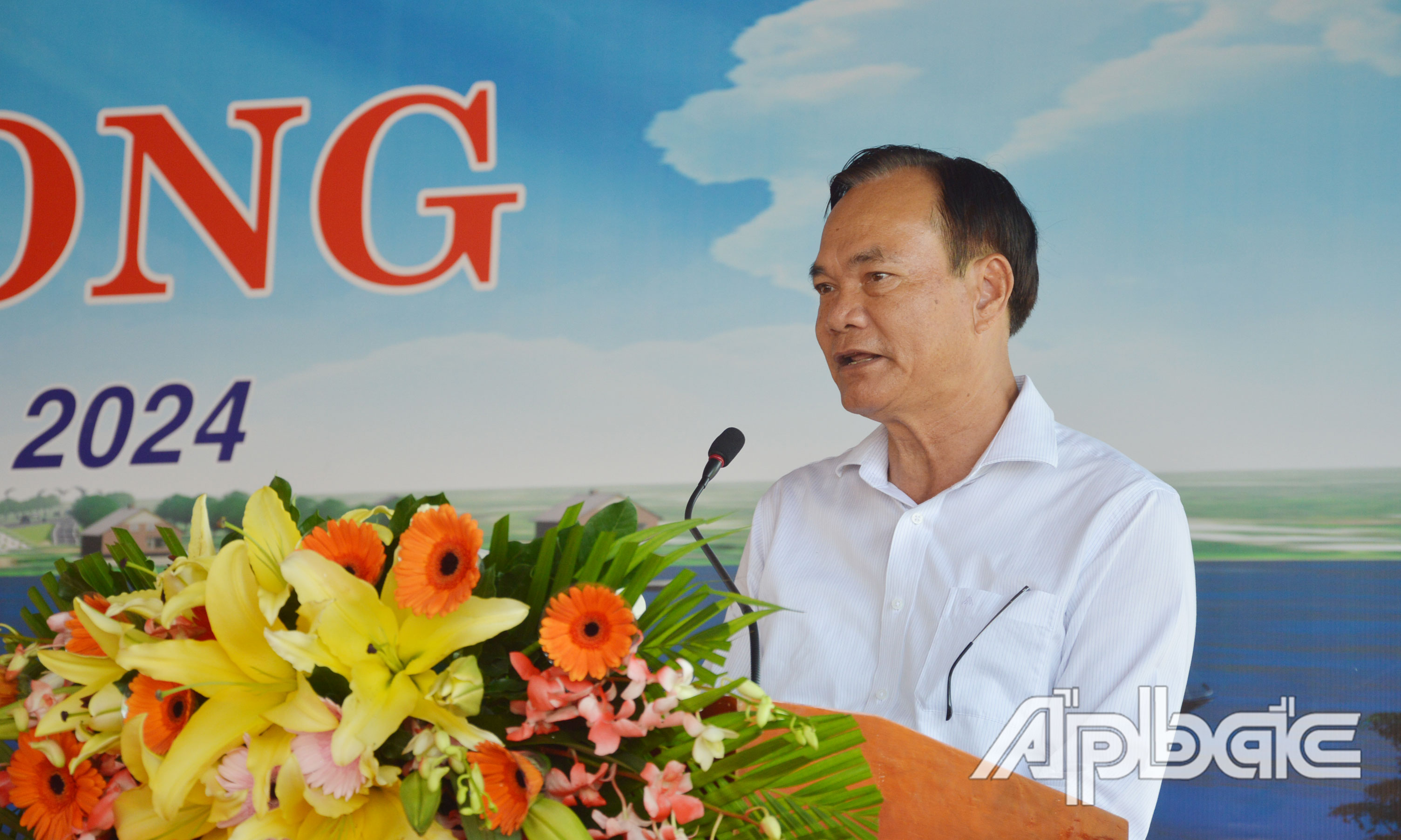 Ông Nguyễn Văn Thuận, Giám đốc Công ty TNHH Thương mại Xây dựng Thiên Thuận - đại diện liên danh nhà thầu phát biểu tại Lễ khởi công.