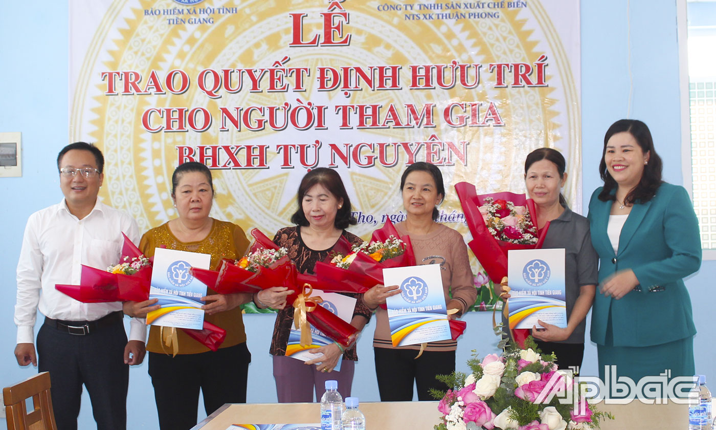04 lao động trong công ty Công ty TNHH Sản xuất Chế biến Nông thủy sản Xuất khẩu Thuận Phongđóng BHXH tự nguyện trong thời gian tham gia BHXH 