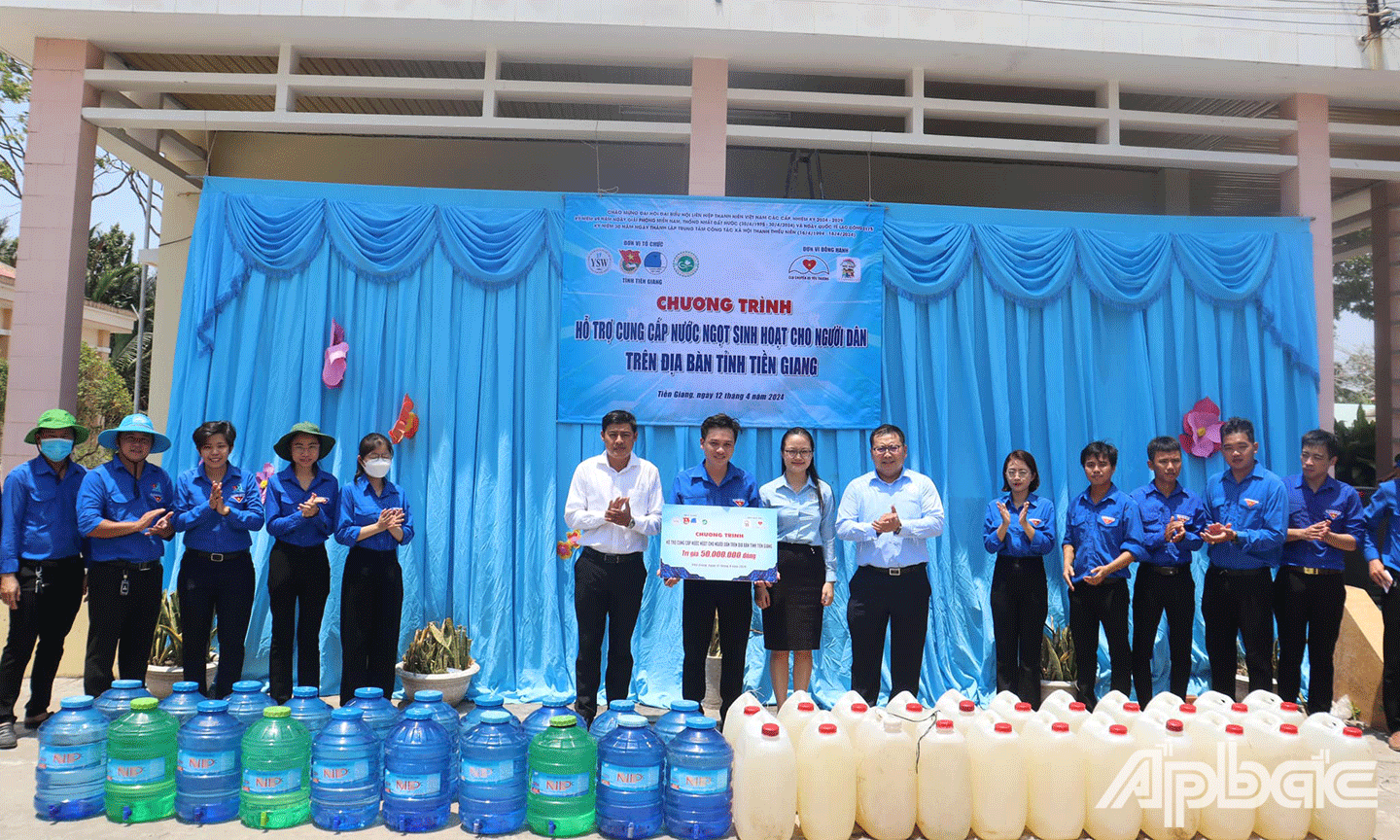 Trung ương Đoàn trao công trình cung cấp nước ngọt  cho người dân trên địa bàn tỉnh Tiền Giang 
