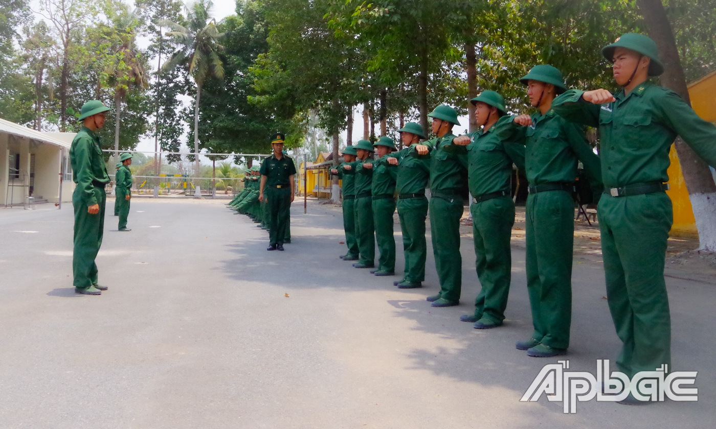 Huấn luyện điều lệnh cho chiến sĩ mới tại Tiểu đoàn Huấn luyện - Cơ động thuộc Bộ Chỉ huy BĐBP Tây Ninh. 