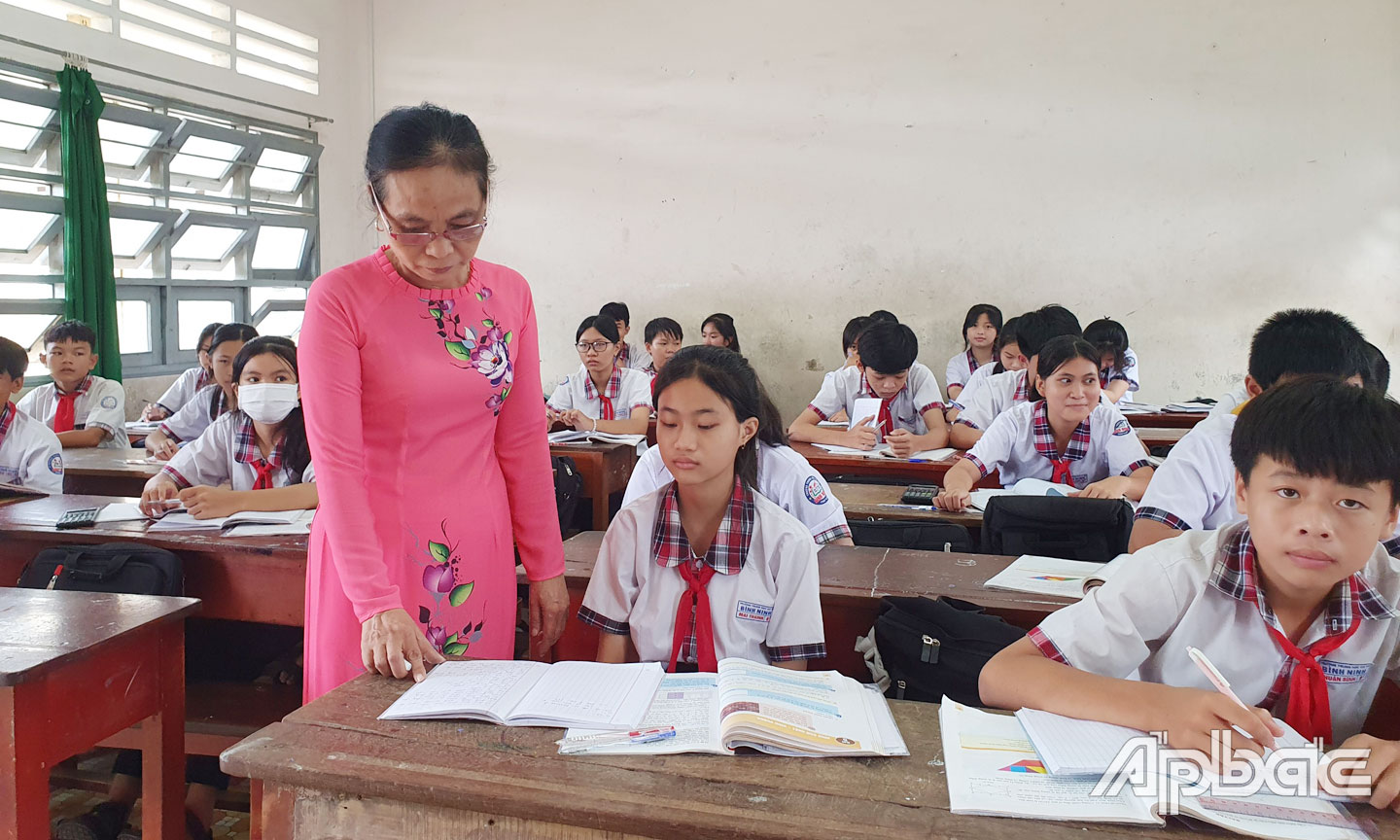 Học sinh Trường THCS Bình Ninh, huyện Chợ Gạo trong giờ học.