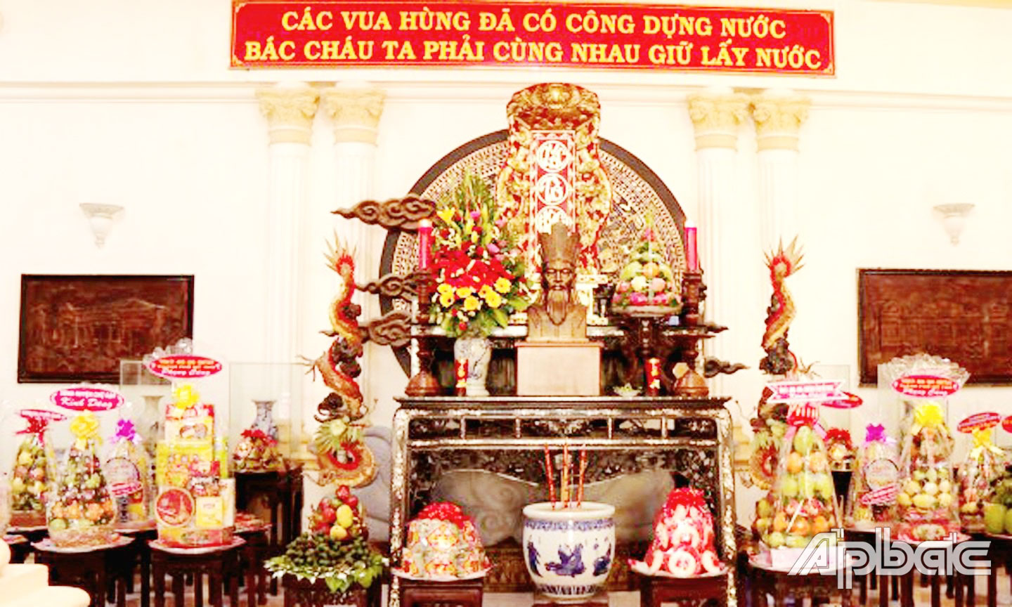 Hằng năm, tại Bảo tàng tỉnh Tiền Giang đều tổ chức trang trọng Lễ Giỗ Tổ Hùng Vương, đáp ứng  nhu cầu đến dâng hương, tưởng niệm các Vua Hùng của nhân dân tỉnh nhà. 