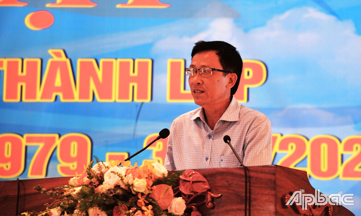 Đồng chí Đinh Tấn Hoàng phát biểu tại buổi làm việc