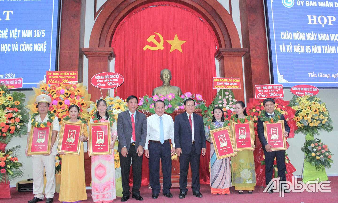 Tiền Giang: Họp mặt chào mừng Ngày khoa học và công nghệ Việt Nam 18-5