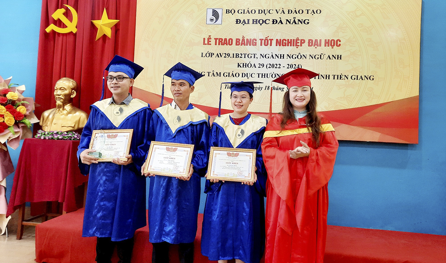 Đại học Đà Nẵng trao Bằng tốt nghiệp cho các tân cử nhân tại Tiền Giang