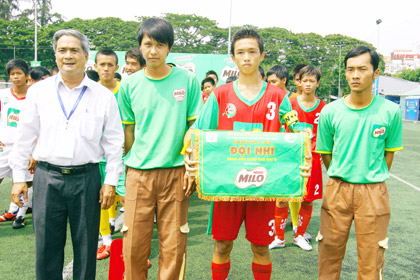 Bóng đá nam THCS Tiền Giang đứng nhì sau trận thua  Đồng Tháp.