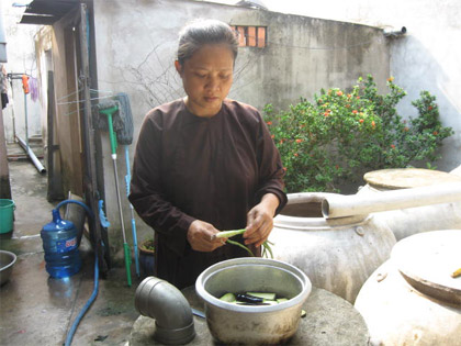 Đã 10 năm không ăn cơm nhưng chị Thu vẫn khỏe.