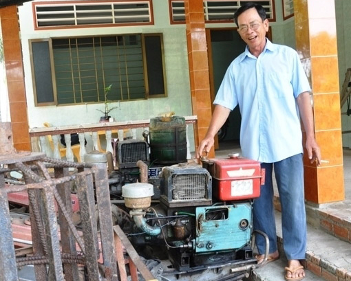 Ông Hai Xuân tận hưởng cuộc sống sung túc, an nhàn sau một thời gian đi trồng dưa hấu “trên ruộng lạ”.