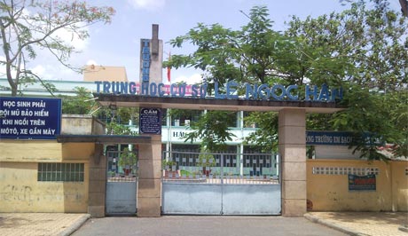 Trường THCS Lê Ngọc Hân tuyển 17 lớp 6, với 793 học sinh.