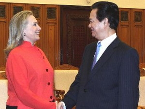 Thủ tướng Nguyễn Tấn Dũng tiếp Ngoại trưởng Hoa Kỳ Hillary Clinton sang thăm và làm việc tại Việt Nam. Ảnh: TTXVN