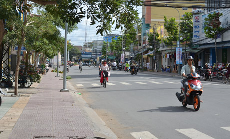 Tuyến vỉa hè thông thoáng làm đẹp vẻ mỹ quan thành phố Mỹ Tho. Ảnh Như Lam