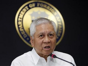 Ngoại trưởng Philippines Albert del Rosario. Ảnh: Reuters