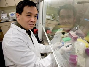 Charles Chiu, thành viên nhóm nghiên cứu loại virus mới. Ảnh: scienceblog.com