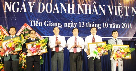 Tuyên dương doanh nghiệp, doanh nhân tiêu biểu năm 2011