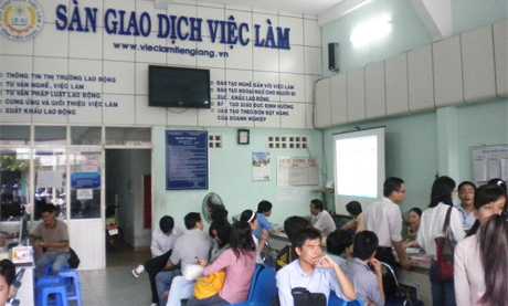 Sàn giao dịch việc làm là cầu nối thiết thực doanh nghiệp và người lao động. Ảnh: Thanh Trước