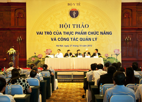 Lần đầu tiên hội thảo bàn về thực phẩm chức năng được Bộ Y tế tổ chức, diễn ra tại Hà Nội sáng 27/10. Ảnh: N.P.