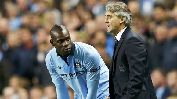 Có trong tay lực lượng hùng hậu, Mancini vẫn cạn ý tưởng cho Man City