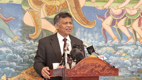 Tổng Thư ký ASEAN tổ chức họp báo. Ảnh: VOV