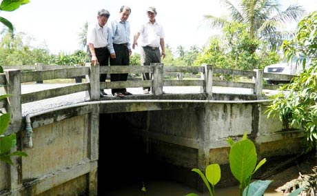 Cống Ông Xạ, ấp 4, xã Tân Thanh (Cái Bè) thực hiện bằng phương thức “Nhà nước và nhân dân cùng làm”.