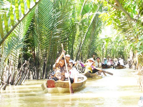 Du ngoạn sông nước vừa là đặc trưng vừa dễ trùng lắp trong các tour du lỊch các tỉnh, thành khu vực ĐBSCL. Ảnh: Trần Tuấn