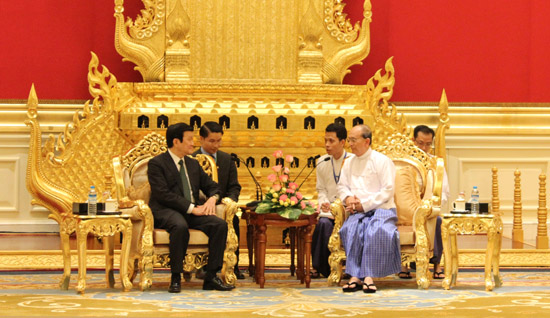 Chủ tịch nước Trương Tấn Sang hội kiến với Tổng thống Thein Sein. Ảnh: VOV