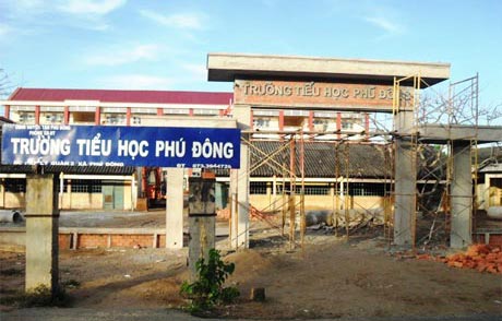 Trường Tiểu học Phú Đông đang được xây dựng theo chuẩn quốc gia.