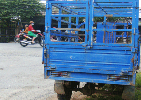 Một xe Trung Quốc không biển số trên địa bàn xã Tân Mỹ Chánh, TP. Mỹ Tho.