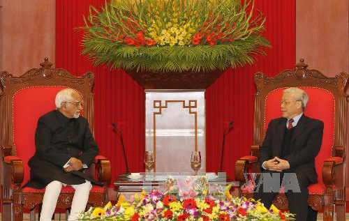 Tổng Bí thư Nguyễn Phú Trọng tiếp thân mật Phó Tổng thống Ấn Độ Mohammad Hamid Ansari. Ảnh TTXVN