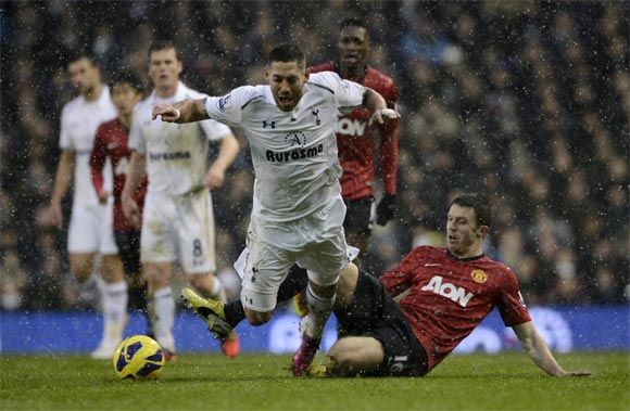 Dempsey là người đòi lại 1 điểm cho Tottenham 