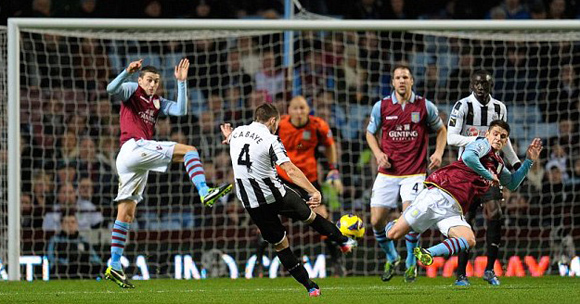  Cabaye ghi bàn cho Newcastle.