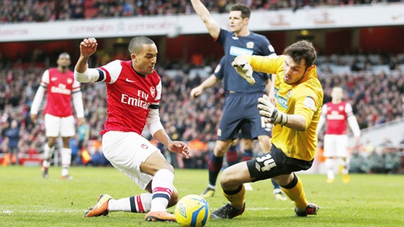  Walcott (trái) và đồng đội đã phải dừng bước trước Blackburn.