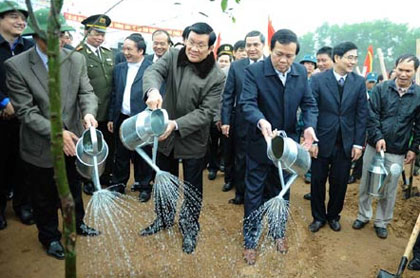        Chủ tịch nước phát động Tết trồng cây tại huyện Yên Thế, tỉnh Bắc Giang. Ảnh: VNN