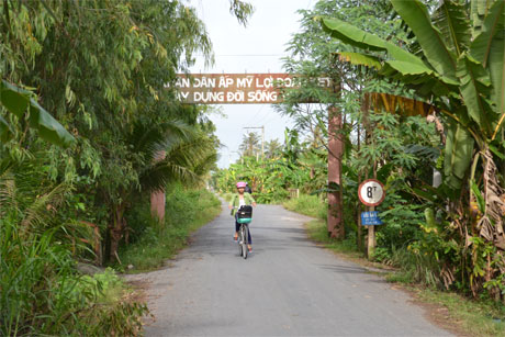 Giao thông nông thôn là 1 trong 19 tiêu chí xây dựng nông thôn mới. Ảnh: Vân Anh