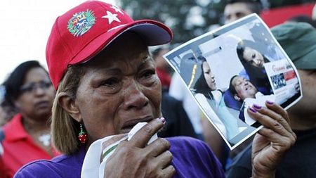 Trong 14 năm lãnh đạo Venezuela, ông Hugo Chavez được người dân quốc gia Nam Mỹ yêu mến.  Ảnh: Reuters