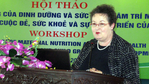     GS Beverley Ann Biggs phát biểu tại hội thảo. Ảnh: VOV