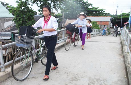 Đường giao thông tại xã Hậu Mỹ Phú - Cái Bè. Ảnh: Ngô Tông