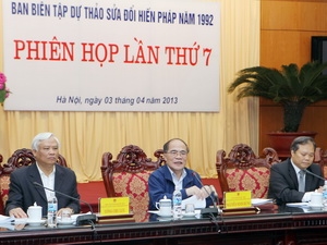 Chủ tịch Quốc hội Nguyễn Sinh Hùng chủ trì phiên họp. 