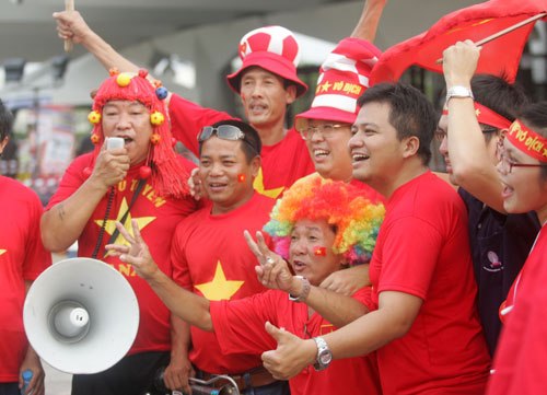  Các CĐV Việt Nam sẽ có cơ hội theo dõi đội nhà thi đấu AFF Cup ở trong nước. Ảnh: An Nhơn.