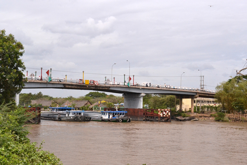 Cầu Chợ Gạo cũ sẽ được tháo dỡ vào ngày 14-4.