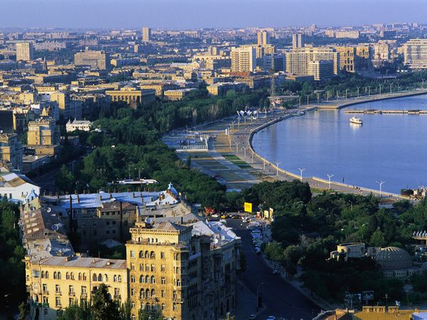 Cảng Baku, thủ đô của  Azerbaijan. Ảnh: travel.nationalgeographic.com