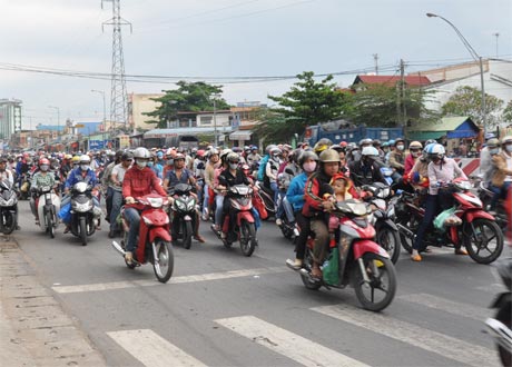 Ùn tắc cục bộ tại ngã 3 Trung Lương.