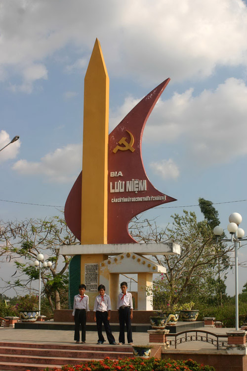 Di tích bia căn cứ Tỉnh ủy Gò Công.