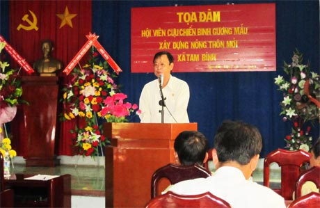 Ông Lê Dũng, Chủ tịch Hội CCB tỉnh phát biểu trong buổi tọa đàm.