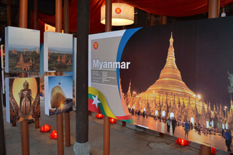 Không gian trưng bày văn hóa các nước ASEAN.